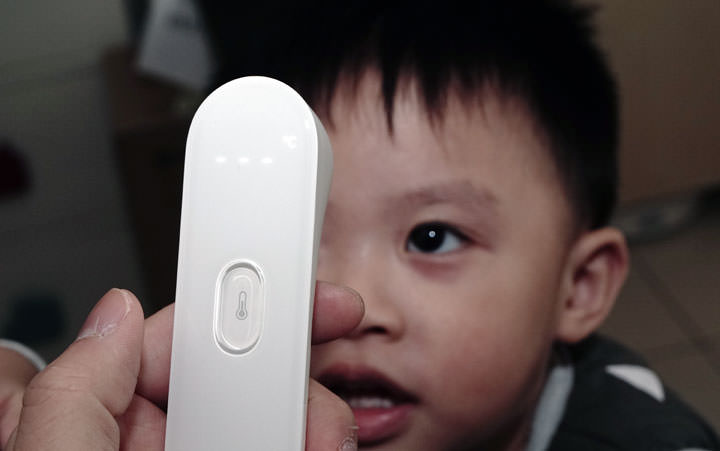 育兒必備神器！非接觸式、快速測量體溫能力的「米家 iHealth 體溫計」開箱與使用心得分享！ - 阿祥的網路筆記本