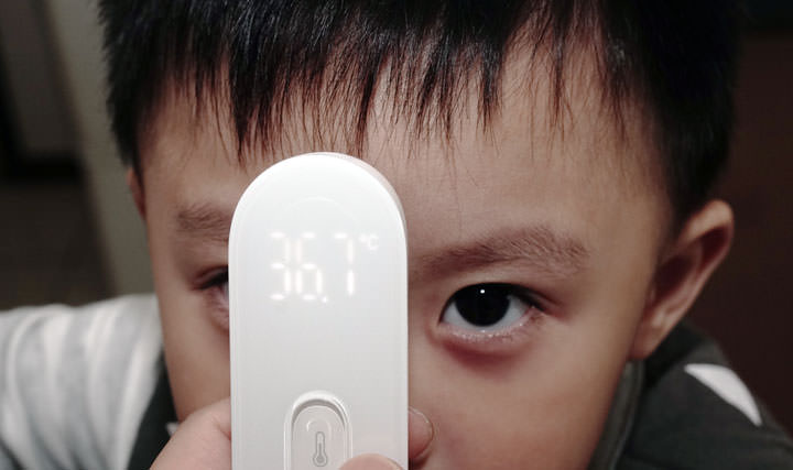 育兒必備神器！非接觸式、快速測量體溫能力的「米家 iHealth 體溫計」開箱與使用心得分享！ - 阿祥的網路筆記本