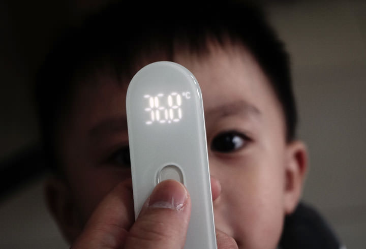 育兒必備神器！非接觸式、快速測量體溫能力的「米家 iHealth 體溫計」開箱與使用心得分享！ - 阿祥的網路筆記本