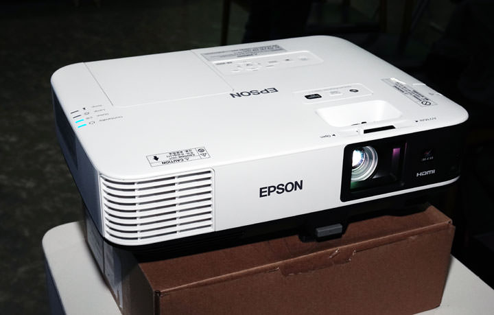 [Unbox] 色彩不失真，畫質細膩的家用娛樂投影之選：Epson EH-TW5400 開箱與深度體驗心得分享！ - 阿祥的網路筆記本