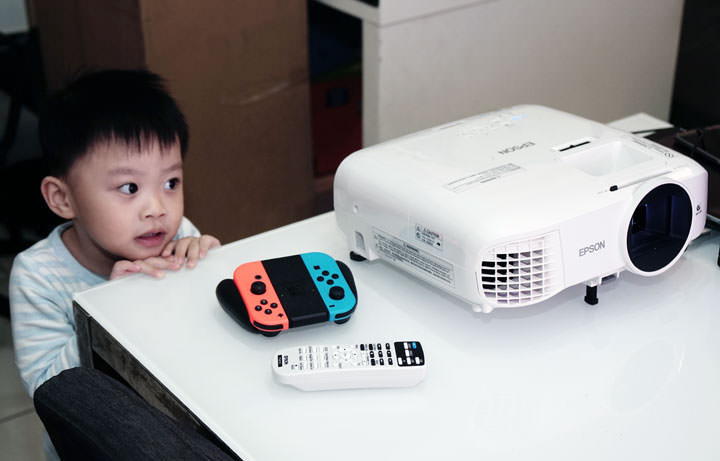 [Unbox] 色彩不失真，畫質細膩的家用娛樂投影之選：Epson EH-TW5400 開箱與深度體驗心得分享！ - 阿祥的網路筆記本