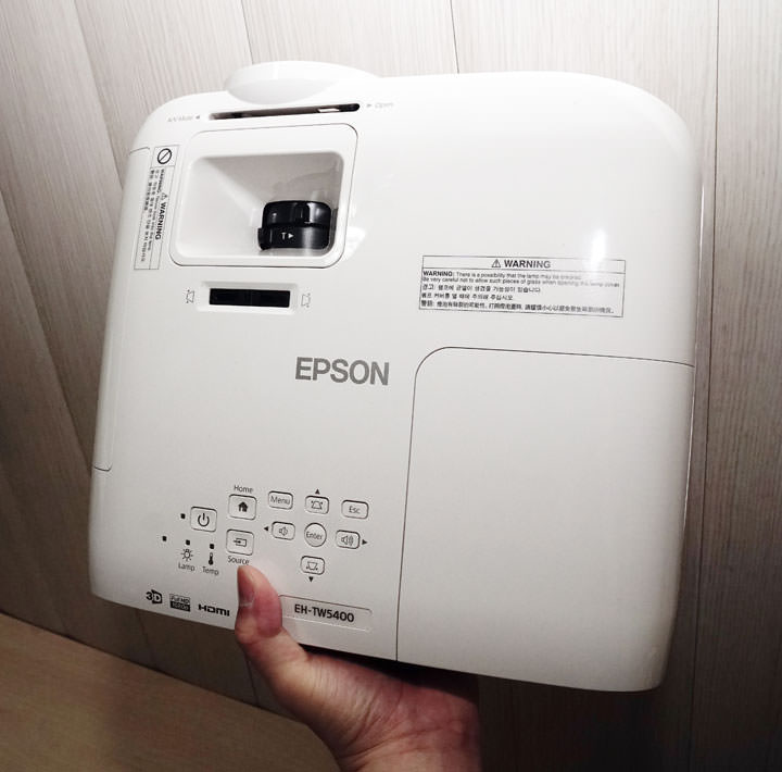 [Unbox] 色彩不失真，畫質細膩的家用娛樂投影之選：Epson EH-TW5400 開箱與深度體驗心得分享！ - 阿祥的網路筆記本