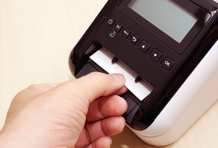 [Unbox] 功能完整，泛用性極高且低成本的企業管理利器：Brother QL-820NWB 高速無線標籤列印機深度評測！ - 阿祥的網路筆記本