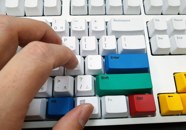 [Unbox] 設計完善，內建櫻桃軸，高CP值的機械鍵盤之選：「iKBC CD108 PBT黑軸」開箱！ - 阿祥的網路筆記本