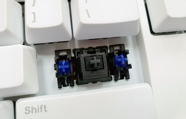 [Unbox] 設計完善，內建櫻桃軸，高CP值的機械鍵盤之選：「iKBC CD108 PBT黑軸」開箱！ - 阿祥的網路筆記本