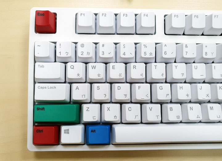 [Unbox] 設計完善，內建櫻桃軸，高CP值的機械鍵盤之選：「iKBC CD108 PBT黑軸」開箱！ - 阿祥的網路筆記本