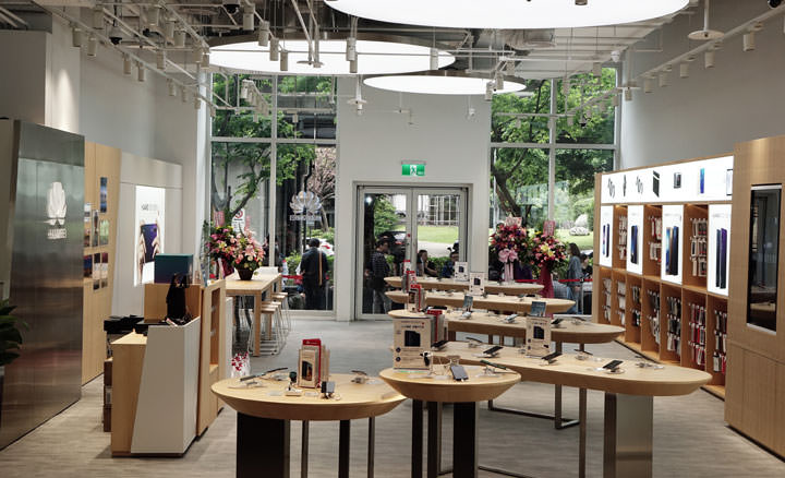[Event] HUAWEI 台北首間品牌體驗店在三創生活園區正式開幕！眾多花粉齊聚一堂，超值優惠滿滿！ - 阿祥的網路筆記本