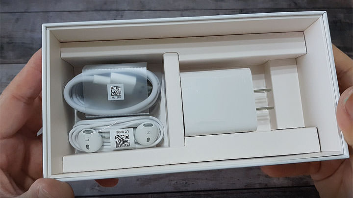 [Unbox] HUAWEI P20 Pro 讓手機攝影邁入新境界！開箱評測全新徠卡三鏡、4000萬畫素、5倍無損變焦、4秒手持夜拍…等獨特功能體驗！ - 阿祥的網路筆記本