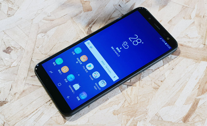 [Unbox] 真的超能拍！亮眼全螢幕設計、自拍能力更強大的高 CP 新機 Galaxy J6 開箱與深度評測！ - 阿祥的網路筆記本