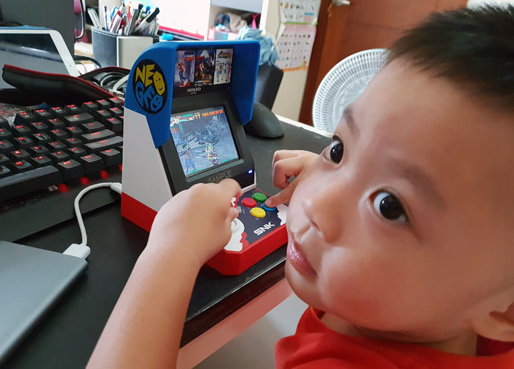 [Game] SNK NEO GEO Mini 開箱！90年代知名街機大作一次集結在你掌中！ - 阿祥的網路筆記本