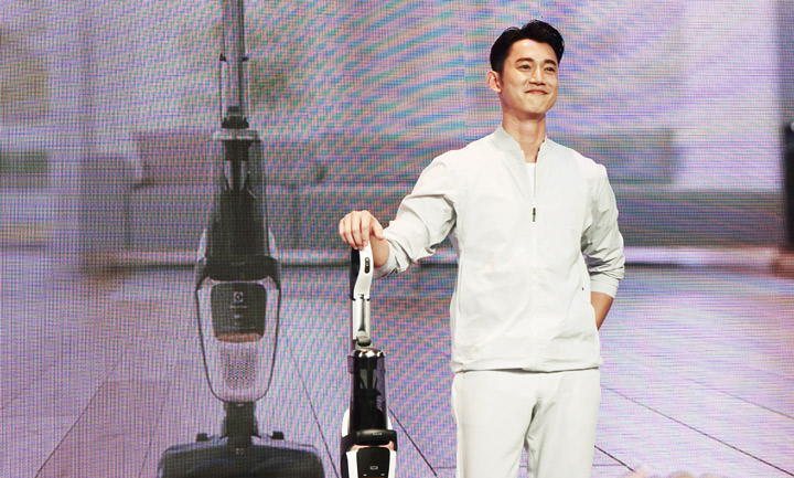 [3C] 金鐘影帝吳慷仁出任品牌代言！伊萊克斯發表全新「滑移百變吸塵器 PURE F9」，主打以人為本的北歐設計風格！ - 阿祥的網路筆記本