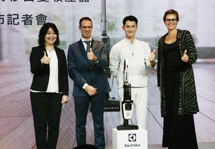 [3C] 金鐘影帝吳慷仁出任品牌代言！伊萊克斯發表全新「滑移百變吸塵器 PURE F9」，主打以人為本的北歐設計風格！ - 阿祥的網路筆記本