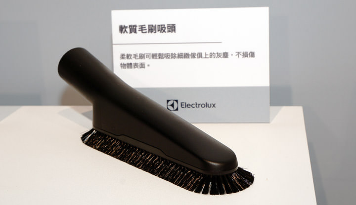 [3C] 金鐘影帝吳慷仁出任品牌代言！伊萊克斯發表全新「滑移百變吸塵器 PURE F9」，主打以人為本的北歐設計風格！ - 阿祥的網路筆記本