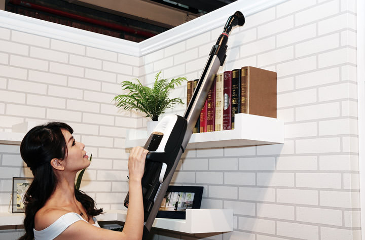 [3C] 金鐘影帝吳慷仁出任品牌代言！伊萊克斯發表全新「滑移百變吸塵器 PURE F9」，主打以人為本的北歐設計風格！ - 阿祥的網路筆記本