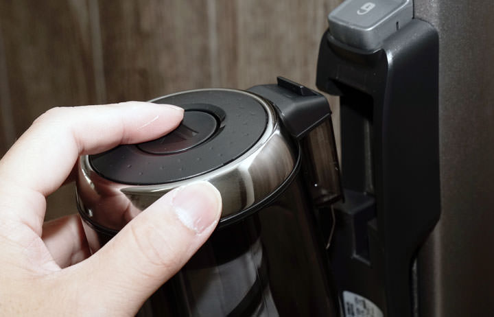 [Unbox] 超強電力續航、集塵率超過 99%！可站、可臥也可手持的百變無線吸塵器「Electrolux伊萊克斯 PURE F9」開箱分享！ - 阿祥的網路筆記本