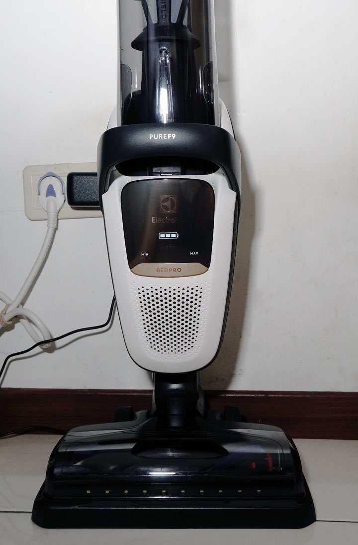 [Unbox] 超強電力續航、集塵率超過 99%！可站、可臥也可手持的百變無線吸塵器「Electrolux伊萊克斯 PURE F9」開箱分享！ - 阿祥的網路筆記本