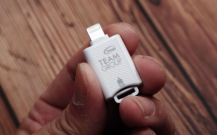 [Unbox] iPhone、iPad 專屬！十銓科技推出通過 Apple MFi 的 MoStash Reader 讀卡機！儲存空間想要多大自己決定！ - 阿祥的網路筆記本