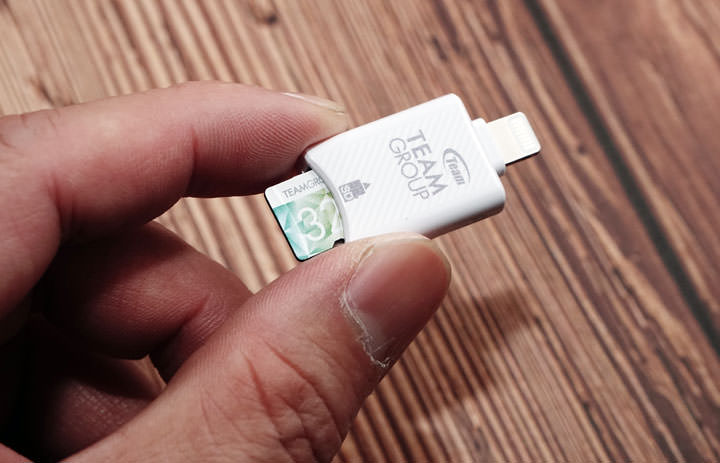 [Unbox] iPhone、iPad 專屬！十銓科技推出通過 Apple MFi 的 MoStash Reader 讀卡機！儲存空間想要多大自己決定！ - 阿祥的網路筆記本