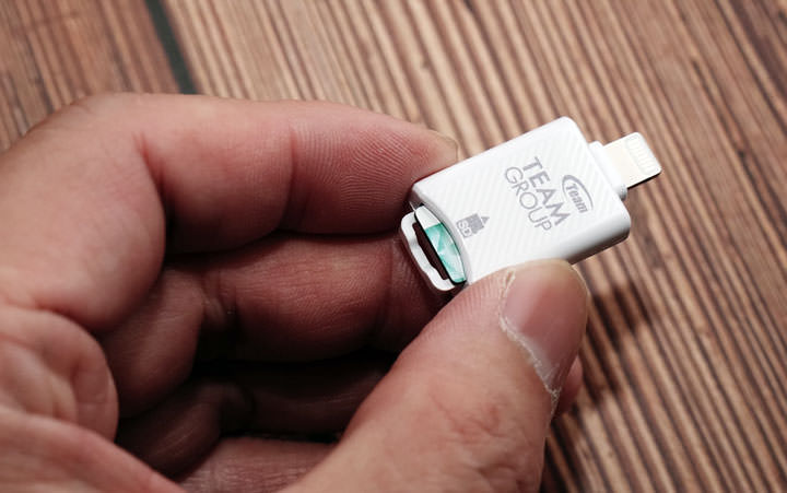 [Unbox] iPhone、iPad 專屬！十銓科技推出通過 Apple MFi 的 MoStash Reader 讀卡機！儲存空間想要多大自己決定！ - 阿祥的網路筆記本