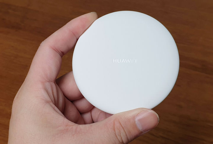 [Unbox] 華為 15W 無線充電器開箱！無線充電也能享受飆速高效率！ - 阿祥的網路筆記本