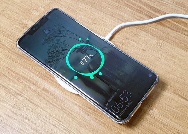 [Unbox] 華為 15W 無線充電器開箱！無線充電也能享受飆速高效率！ - 阿祥的網路筆記本