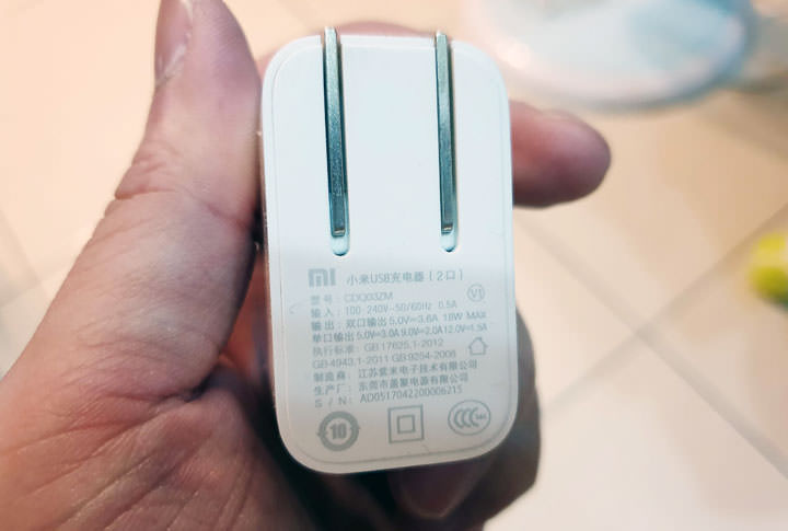 [Unbox] 華為 15W 無線充電器開箱！無線充電也能享受飆速高效率！ - 阿祥的網路筆記本