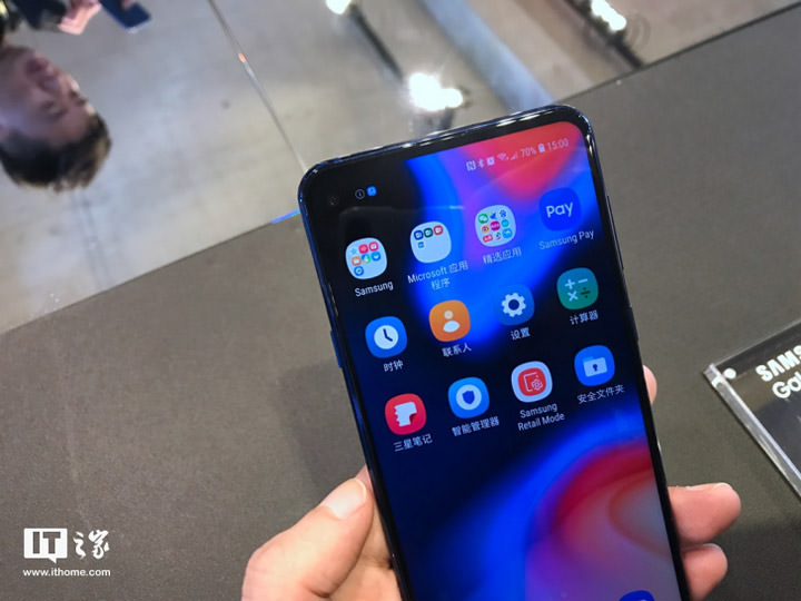 [Mobile] 三星 Galaxy A8s 於中國發表，全新 Infinity-O 「黑瞳全視屏」設計宣告新一代全螢幕設計來臨？ - 阿祥的網路筆記本