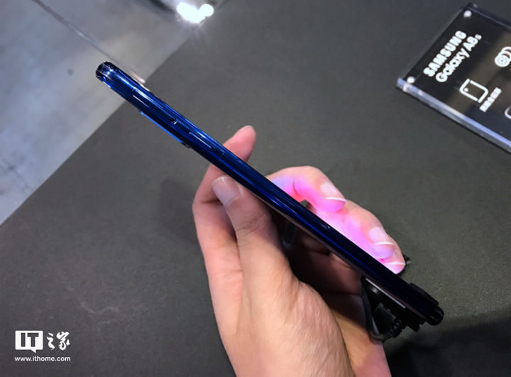 [Mobile] 三星 Galaxy A8s 於中國發表，全新 Infinity-O 「黑瞳全視屏」設計宣告新一代全螢幕設計來臨？ - 阿祥的網路筆記本