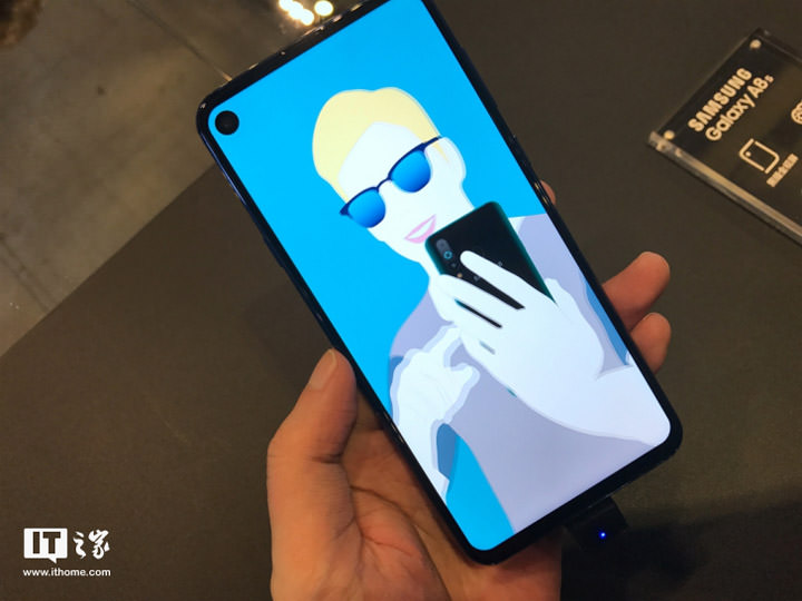 [Mobile] 三星 Galaxy A8s 於中國發表，全新 Infinity-O 「黑瞳全視屏」設計宣告新一代全螢幕設計來臨？ - 阿祥的網路筆記本