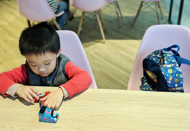 [Unbox] 準備上學去囉！豆寶的新歡「Tiger Family 護脊背包」開箱分享囉！除了上學，休閒生活也好用！ - 阿祥的網路筆記本