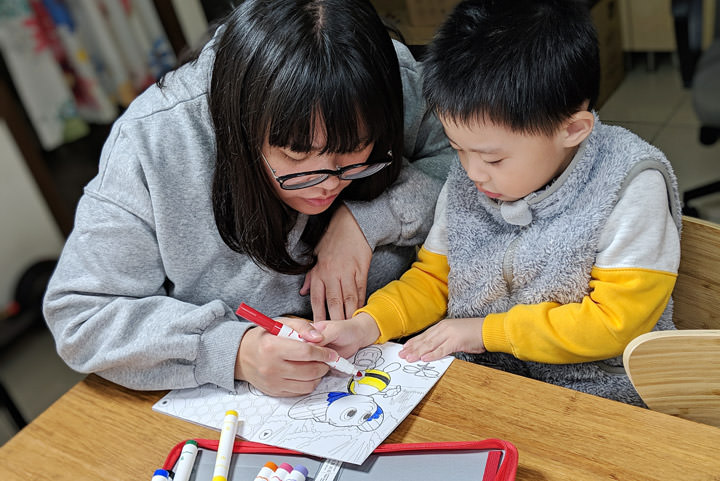 [Kids] 結合AR技術，Tiger Family 「Smart Kids 3D 互動魔法著色繪本」不只讓孩子發揮創意，還有更多數位樂趣！ - 阿祥的網路筆記本