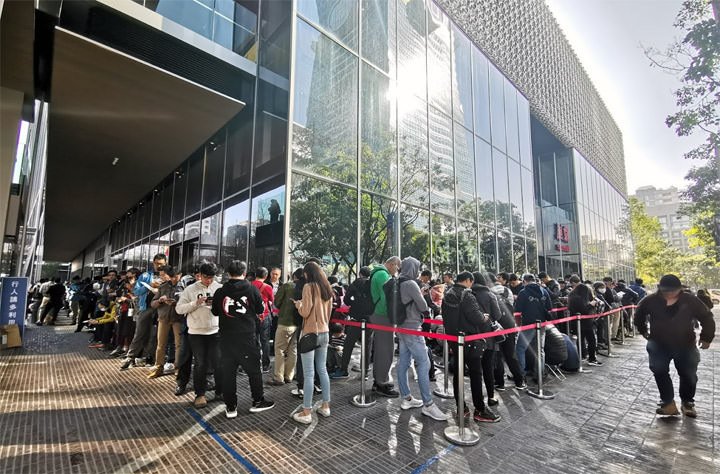 [Mobile] HUAWEI Mate20 X 今日正式上市，北中高三地超過千名花粉排隊搶拿排隊禮！ - 阿祥的網路筆記本