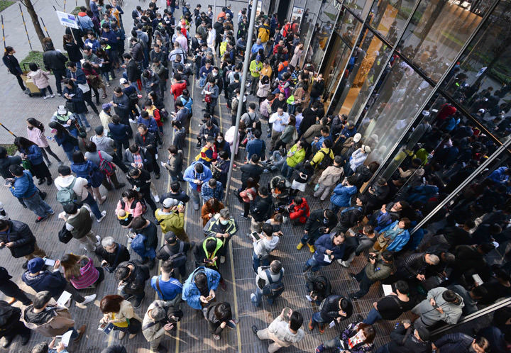 [Mobile] HUAWEI Mate20 X 今日正式上市，北中高三地超過千名花粉排隊搶拿排隊禮！ - 阿祥的網路筆記本