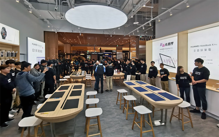 [Mobile] HUAWEI Mate20 X 今日正式上市，北中高三地超過千名花粉排隊搶拿排隊禮！ - 阿祥的網路筆記本