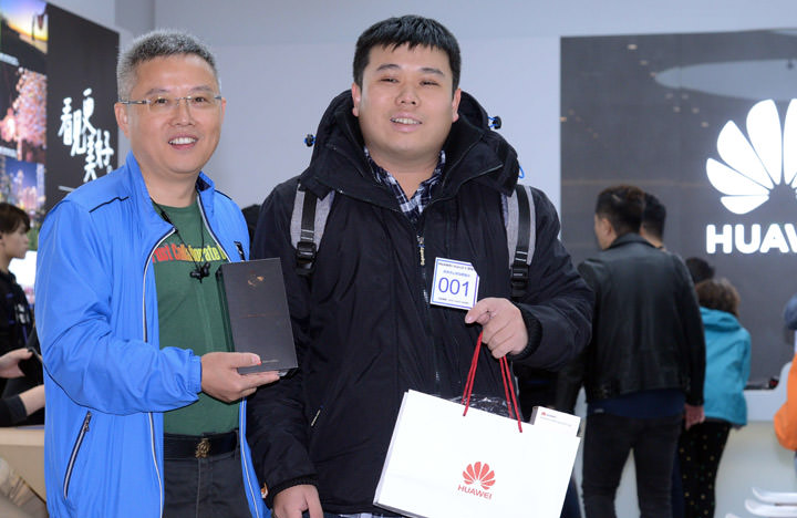 [Mobile] HUAWEI Mate20 X 今日正式上市，北中高三地超過千名花粉排隊搶拿排隊禮！ - 阿祥的網路筆記本