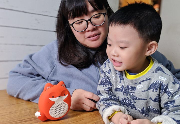 [Unbox] 語音助理隨身帶著走，智慧娛樂學習通通有！遠傳愛講新一代迷你可攜版：小狐狸開箱與使用心得分享！ - 阿祥的網路筆記本