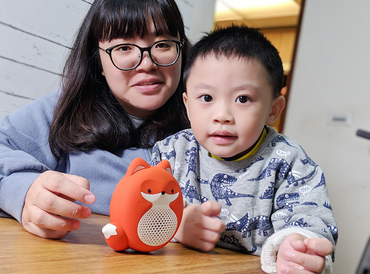 [Unbox] 語音助理隨身帶著走，智慧娛樂學習通通有！遠傳愛講新一代迷你可攜版：小狐狸開箱與使用心得分享！ - 阿祥的網路筆記本