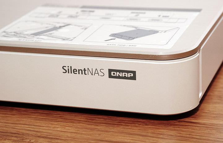 [Unbox] 輕薄美型，最適合放在客廳的 4K 多媒體 NAS：QNAP HS-453DX 開箱與深度評測！ - 阿祥的網路筆記本