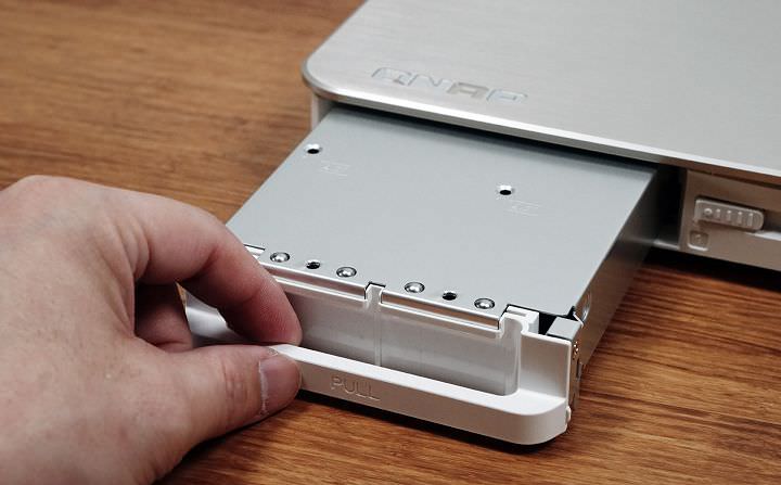 [Unbox] 輕薄美型，最適合放在客廳的 4K 多媒體 NAS：QNAP HS-453DX 開箱與深度評測！ - 阿祥的網路筆記本