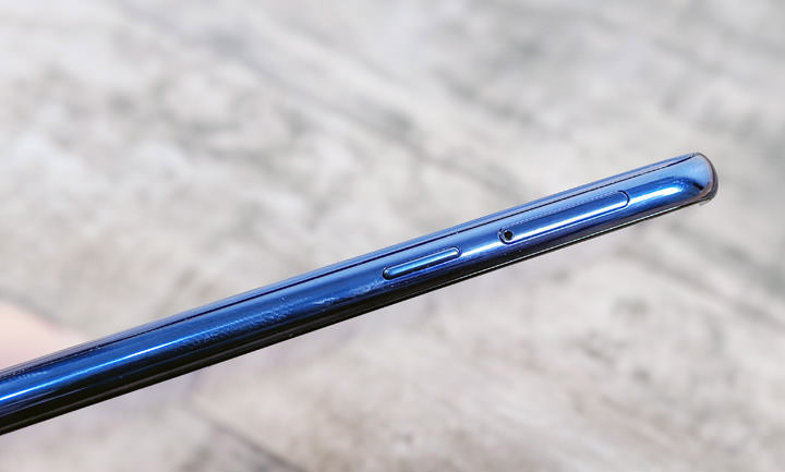 [Unbox] 首創「O極限全螢幕」手機 Galaxy A8s 開箱！高螢幕佔比、三鏡頭相機、更安全的生物辨識與眾多實用功能一次到位！ - 阿祥的網路筆記本