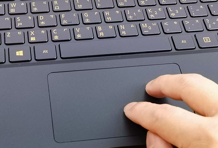 [Unbox] Acer Swift 5 動手玩：同級最輕僅 999 克，極窄邊框帶來絕佳視野！ - 阿祥的網路筆記本