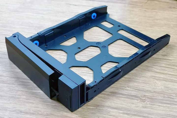 [NAS] 輕鬆升級 10GbE 高速網路環境！QNAP Thunderbolt 3 對 10GbE 網路轉換器「QNA-T310G1T」搭配 QNAP TVS-472XT 開箱分享，實測到底有多快！ - 阿祥的網路筆記本