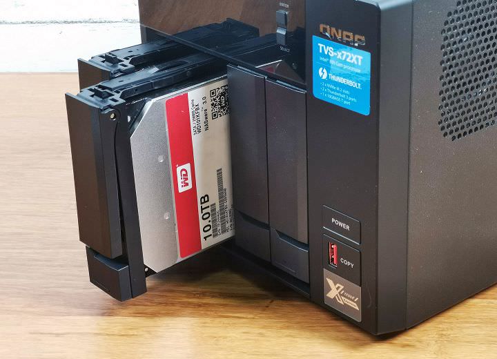 [NAS] 輕鬆升級 10GbE 高速網路環境！QNAP Thunderbolt 3 對 10GbE 網路轉換器「QNA-T310G1T」搭配 QNAP TVS-472XT 開箱分享，實測到底有多快！ - 阿祥的網路筆記本