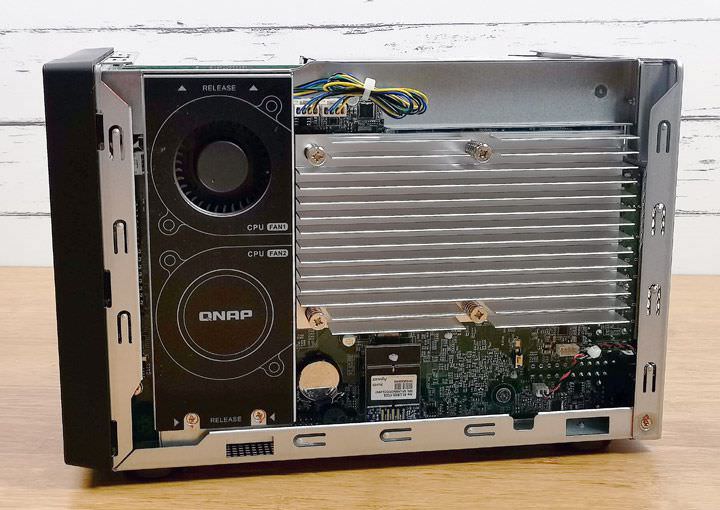 [NAS] 輕鬆升級 10GbE 高速網路環境！QNAP Thunderbolt 3 對 10GbE 網路轉換器「QNA-T310G1T」搭配 QNAP TVS-472XT 開箱分享，實測到底有多快！ - 阿祥的網路筆記本