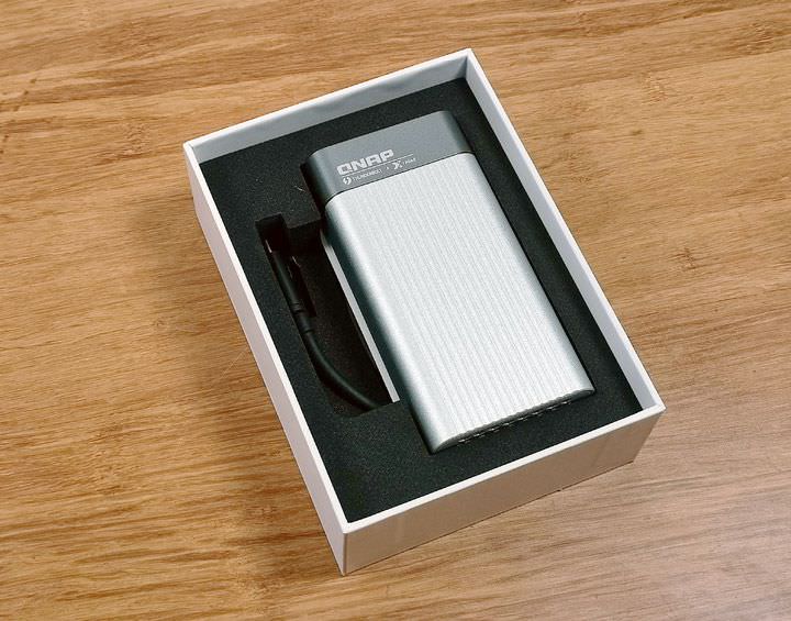 [NAS] 輕鬆升級 10GbE 高速網路環境！QNAP Thunderbolt 3 對 10GbE 網路轉換器「QNA-T310G1T」搭配 QNAP TVS-472XT 開箱分享，實測到底有多快！ - 阿祥的網路筆記本