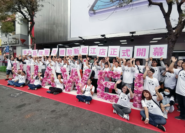 [Mobile] 華為品牌體驗服務店插旗高雄！新堀江店盛大開幕吸引近千名粉絲排隊搶好康！ - 阿祥的網路筆記本