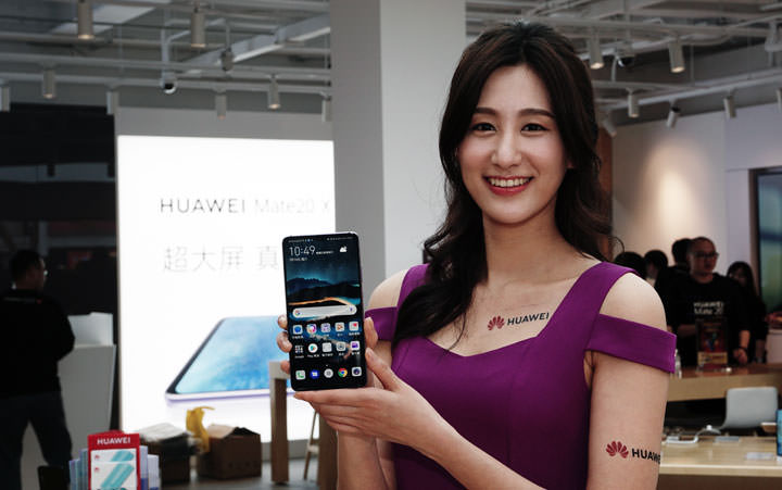 [Mobile] 華為品牌體驗服務店插旗高雄！新堀江店盛大開幕吸引近千名粉絲排隊搶好康！ - 阿祥的網路筆記本