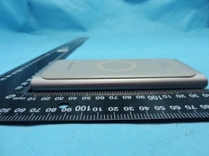 [Mobile] 三星將推出 10000mAh 的無線充電行動電源！可能將與 Galaxy S10 系列同步推出！ - 阿祥的網路筆記本