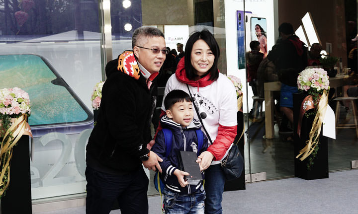 [Mobile] 搶攻親子客群！HUAWEI 品牌體驗店進駐台北大直 ATT4 Recharge！深耕在地服務，今年還將拓展12間體驗店與授權服務點！ - 阿祥的網路筆記本