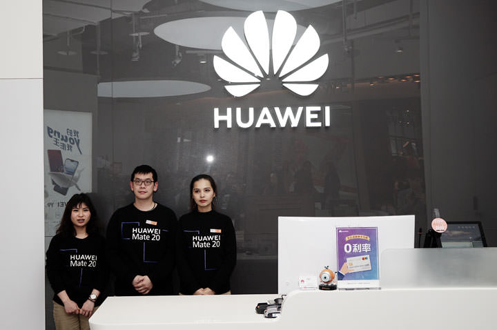 [Mobile] 搶攻親子客群！HUAWEI 品牌體驗店進駐台北大直 ATT4 Recharge！深耕在地服務，今年還將拓展12間體驗店與授權服務點！ - 阿祥的網路筆記本